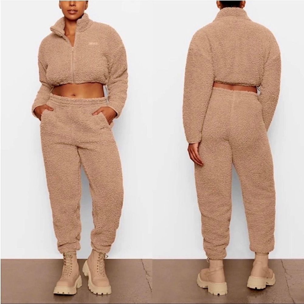 SKIMS Teddy Track Pants in Tiger Eye